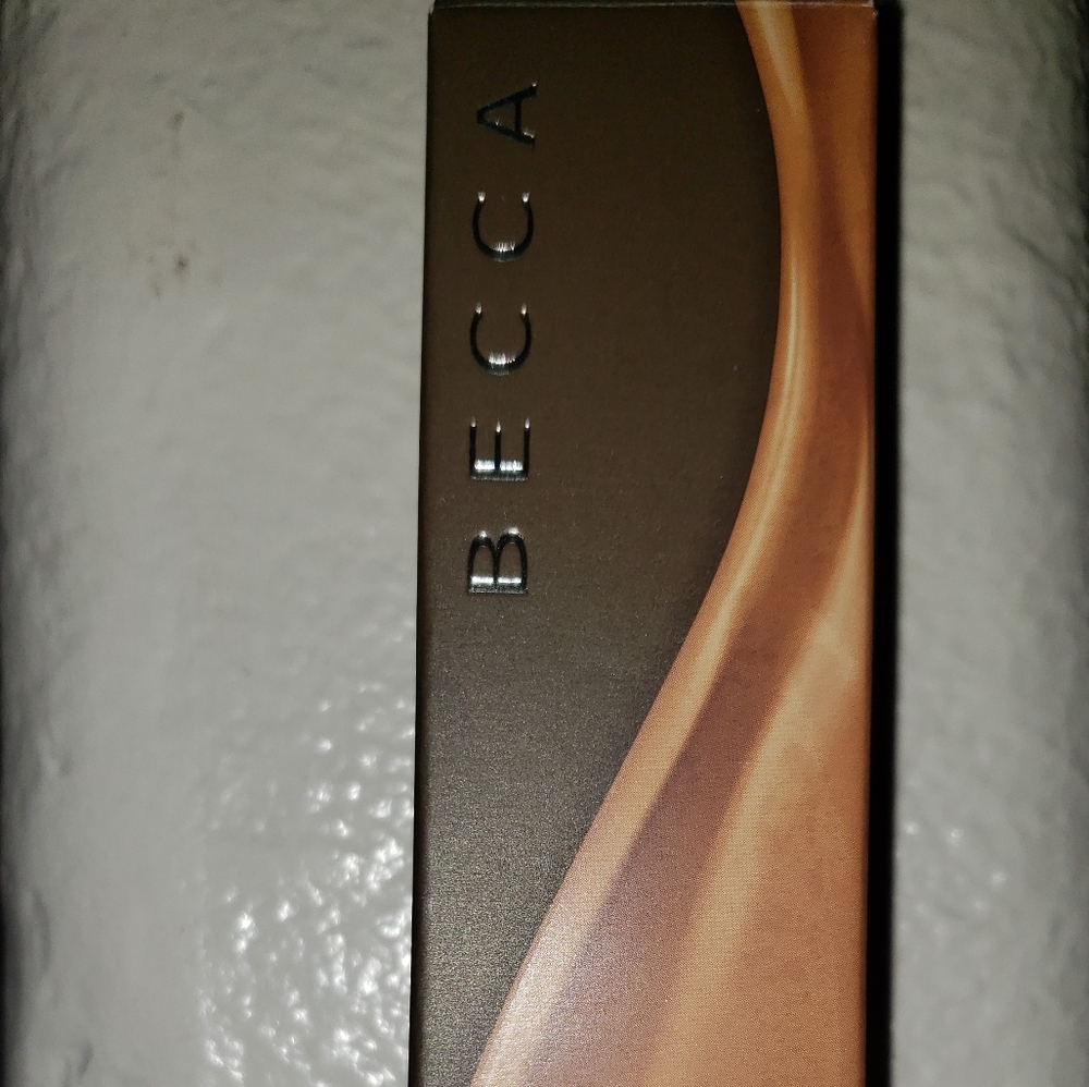 BECCA ULTIMATE COVERAGE 24 HOUR FOUNDATION